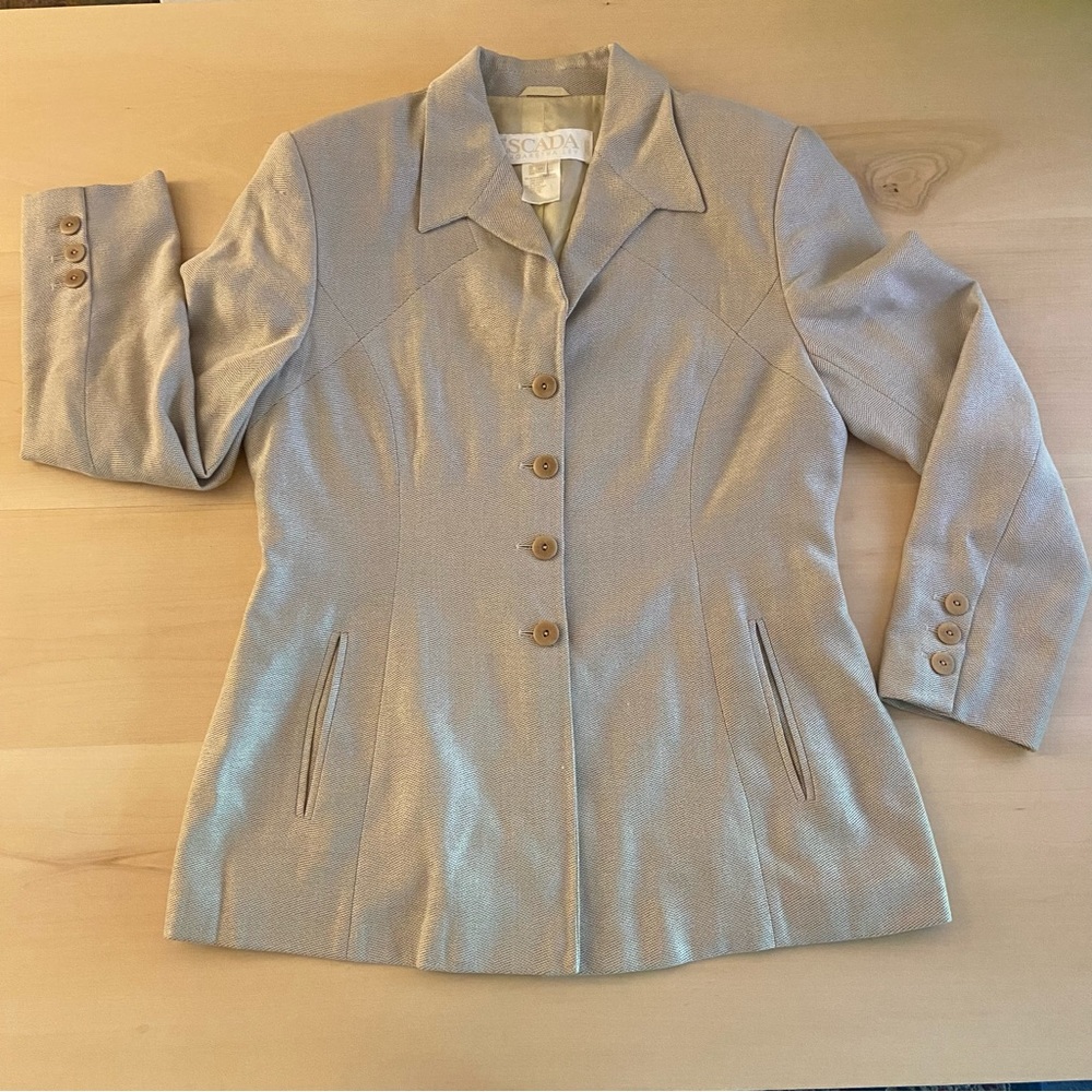 ESCADA Cream Wool Silk Blend. Size 42. Beautifully tailored. Lined.